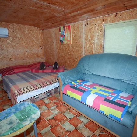Karavan Штурово Экстерьер фото