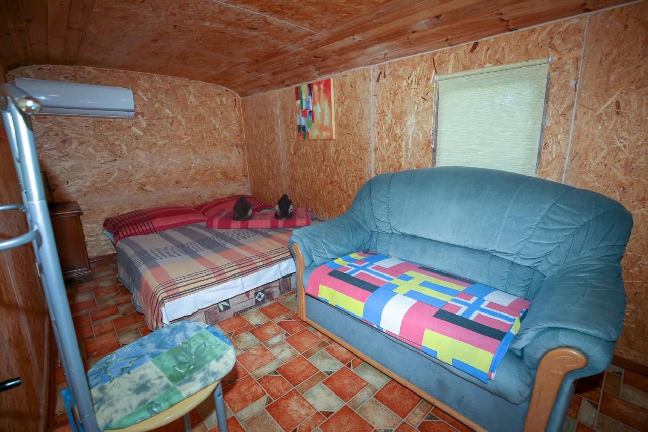 Karavan Штурово Экстерьер фото