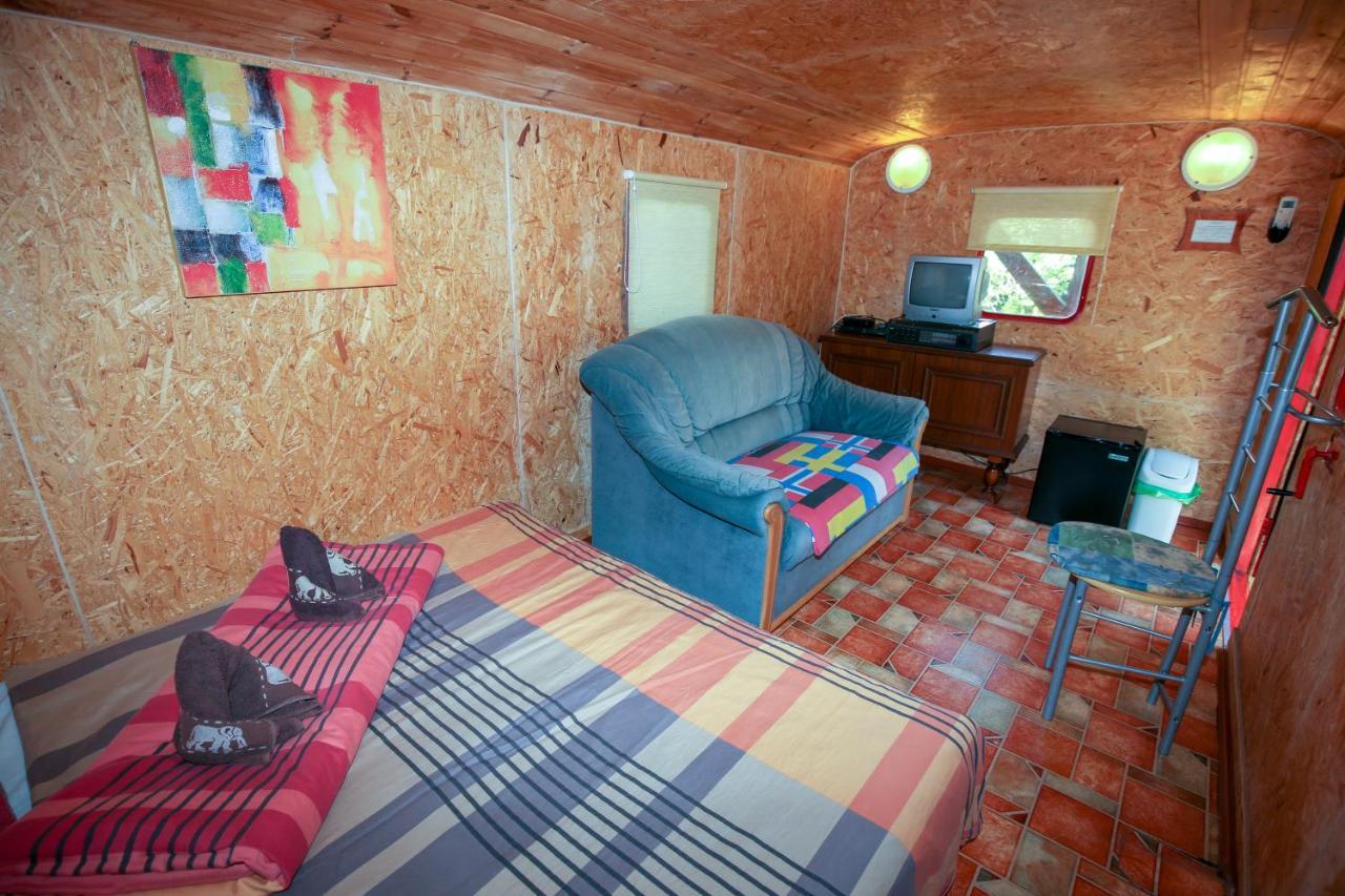Karavan Штурово Экстерьер фото
