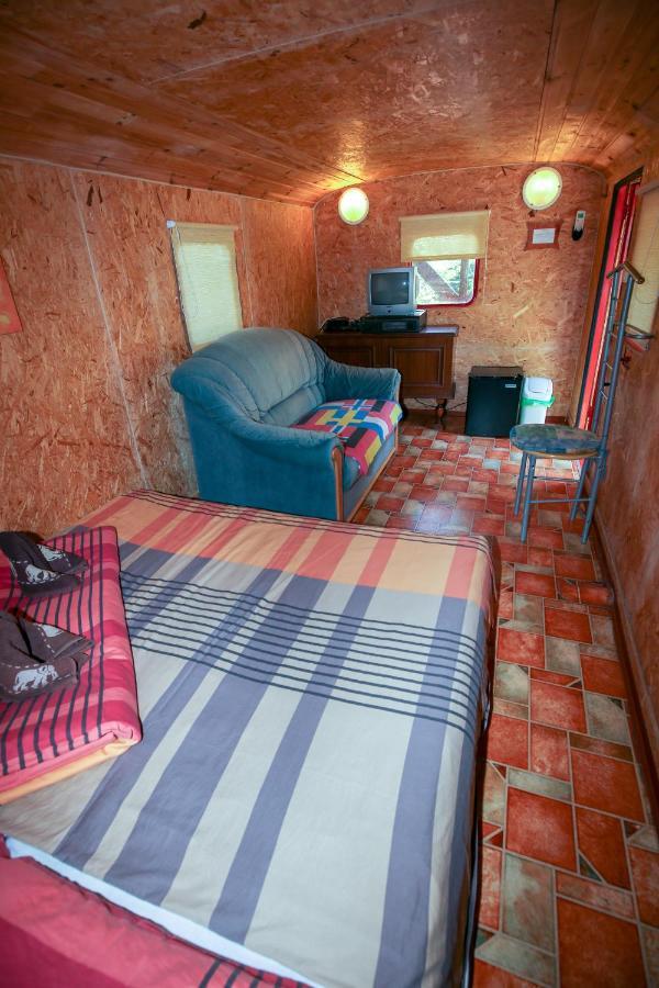 Karavan Штурово Экстерьер фото