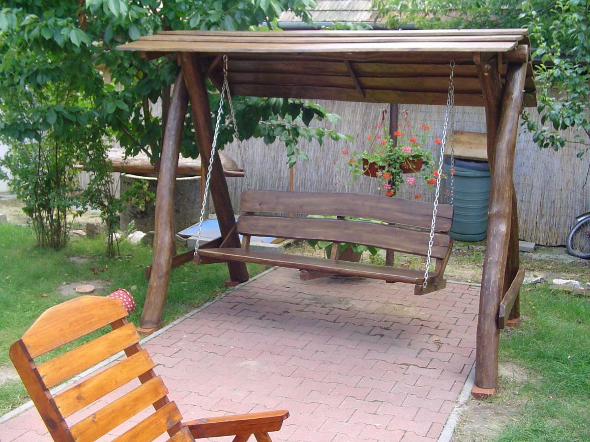 Karavan Штурово Экстерьер фото